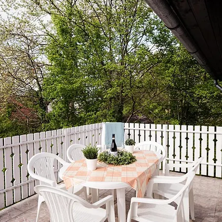 Csendes Vendeghaz Balatonfoeldvaron Holiday home *