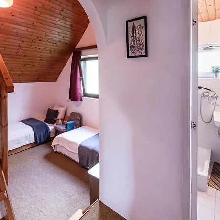 Csendes Vendeghaz Balatonfoeldvaron Holiday home