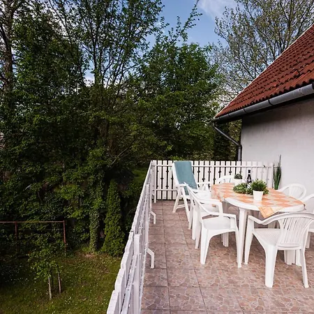 Csendes Vendeghaz Balatonfoeldvaron Holiday home