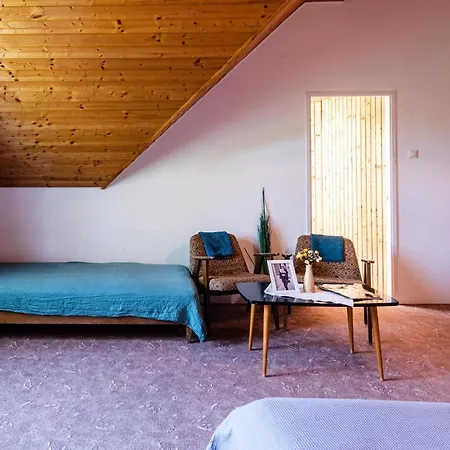 Csendes Vendeghaz Balatonfoeldvaron Holiday home *