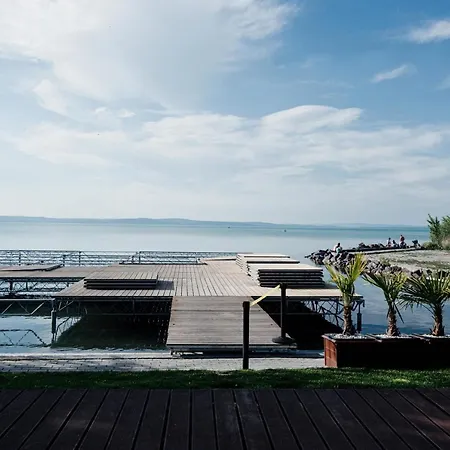 Csendes Vendeghaz Balatonfoeldvaron * Balatonfoldvar