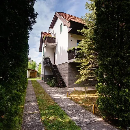 Csendes Vendeghaz Balatonfoeldvaron Holiday home Balatonfoldvar